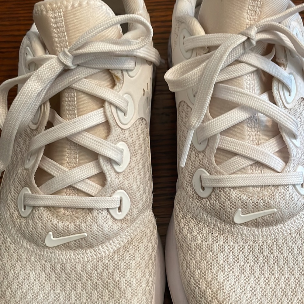 Nike React Women’s white sneakers size 7Y - Picture 8 of 12